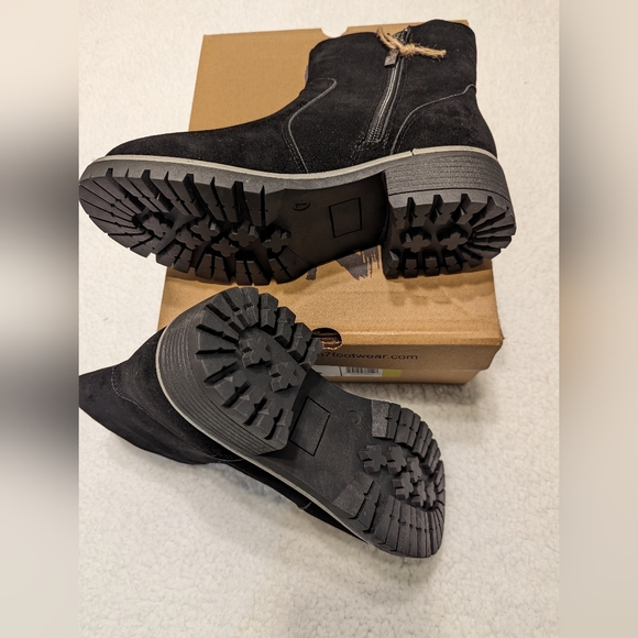 Seven7 Bestie ankle suede boot in black side zipper.  BRAND NEW NWT size 7 - Picture 6 of 6